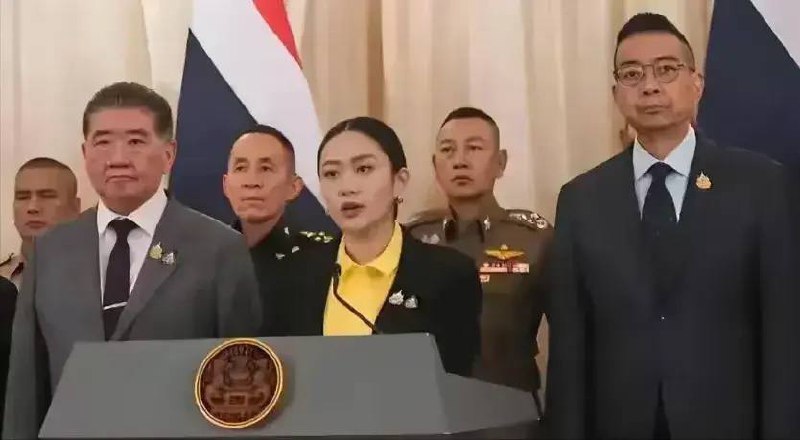 被 停职 的 泰国 总理 佩通坦 ·钦那瓦将于8月29日迎来其政治生涯的关键节点——宪法法院将就她是否违宪作出裁决